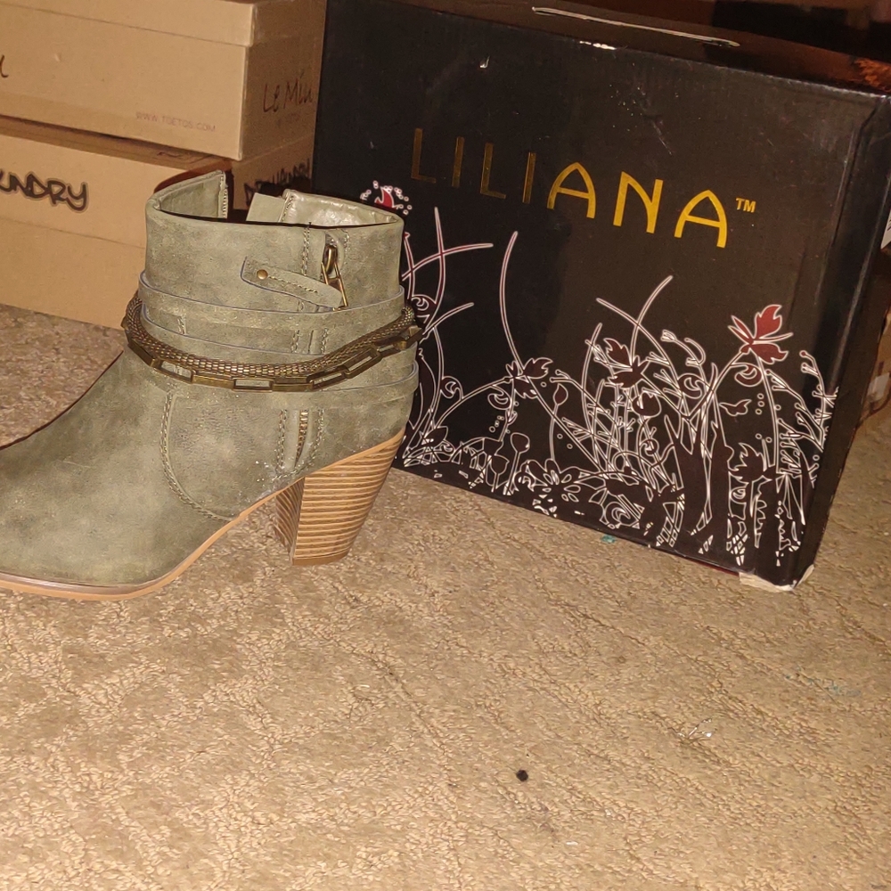 Women's shoes